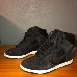 Nike Womens Dunk Sky Hi Wedge Sneaker - size 8.5